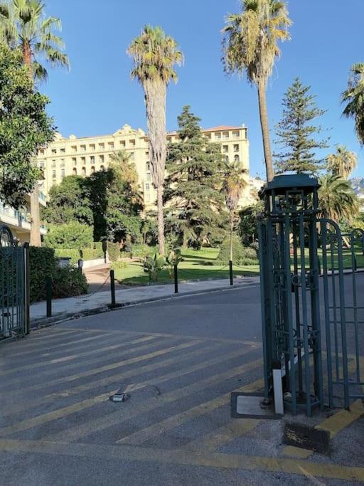 Imperial Palace Bord De Mer Ментона Экстерьер фото